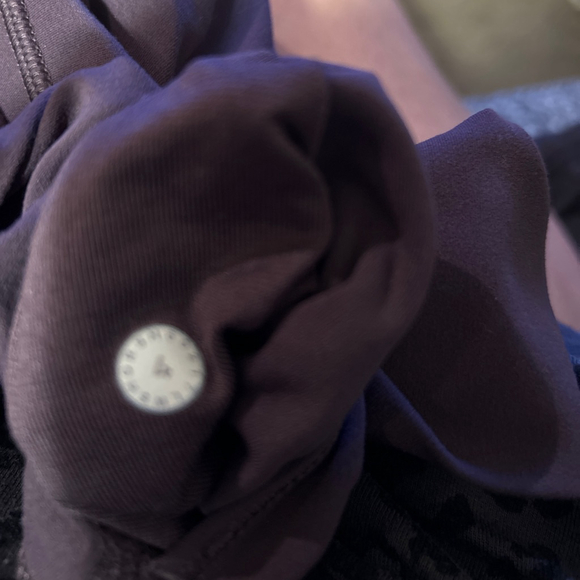 Women's Lululemon Align Crop Capris Size 4 Cherry Black - Picture 9 of 9